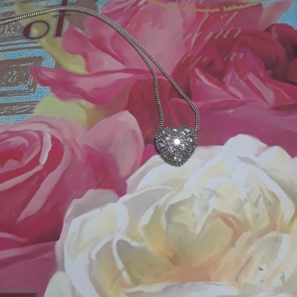 Avon sterling silver heart sparkling necklace - Picture 2 of 6